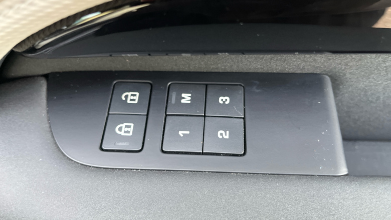 Land Rover Discovery 3.0 D300 R-Dynamic HSE 5dr Auto Diesel Station Wagon